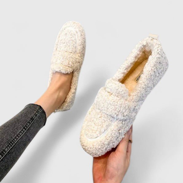 Women's Wool-Lined Slippers for Winter – Cozy Indoor-Outdoor Loafer Style House Shoes with Non-Slip Rubber Sole