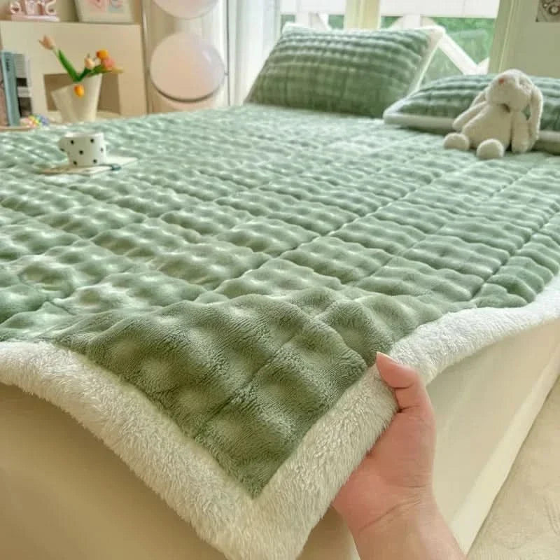 COZYTATAMI – Warm Foldable Mattress Cover Plush Comfort