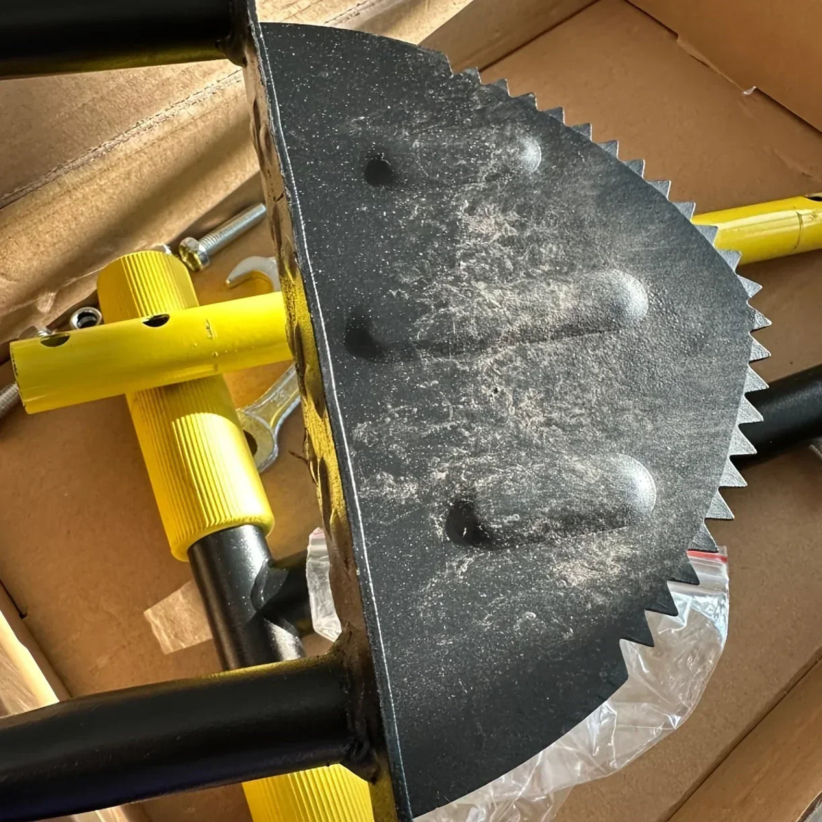 Manual Lawn Edger with Serrated Half-Moon Blade for Garden Beds, Pathways & Turf Trimming | Steel Step Tool for Yard Edging & Border Cutting