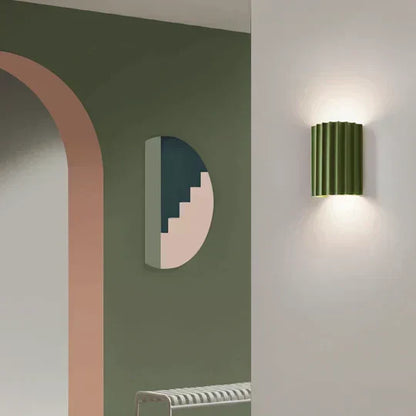 Sculptural Resin Wall Sconce with Vertical Ribbed Design for Living Room Bedroom Hallway Modern LED Accent Light Fixture Black White Green B