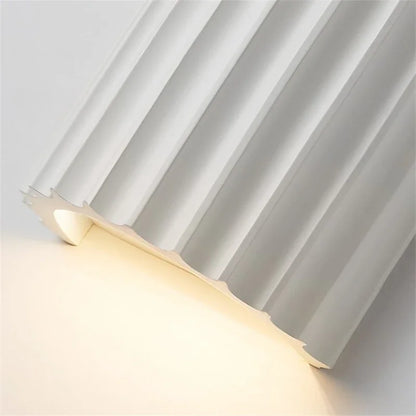 Textured Resin Wall Sconce with Upward & Downward Glow – Modern Ribbed Design for Bedroom, Living Room, Hallway – E27 Socket
