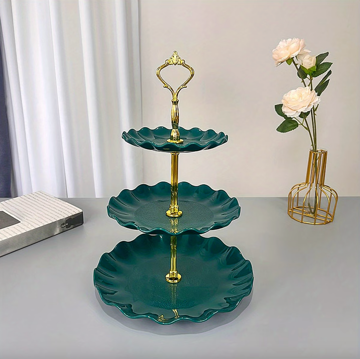 Servéa™ – Elegant Tiered Serving Stand