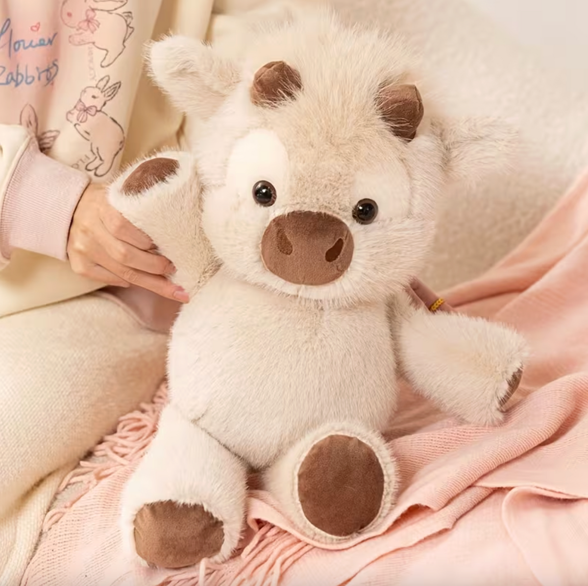SnuggleMoo™ – Cozy Highland Plush
