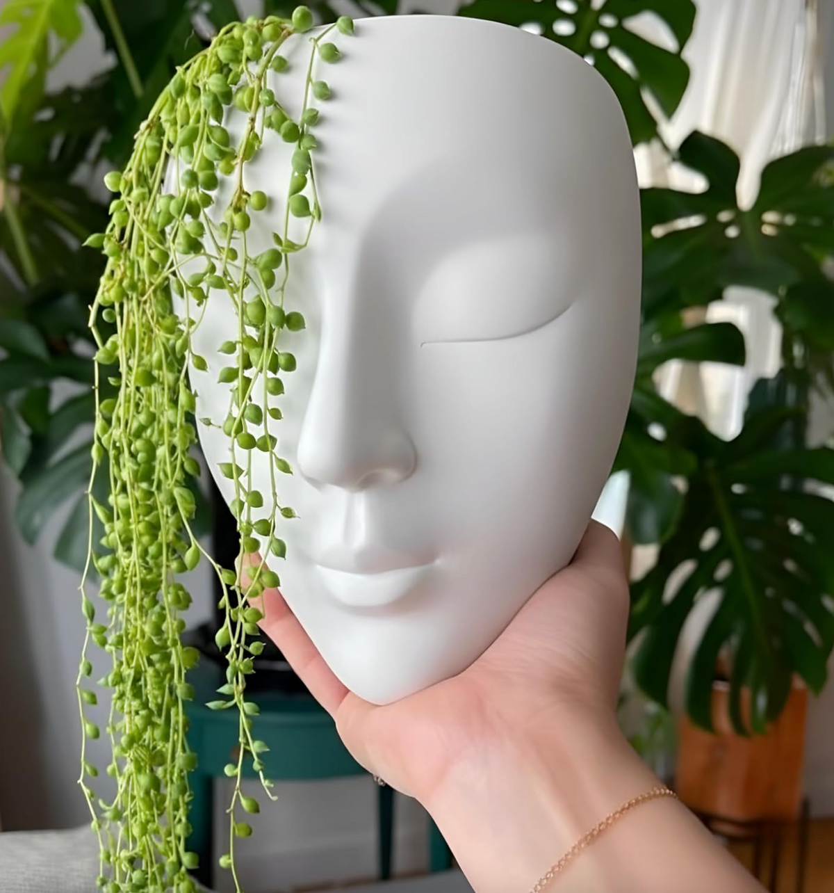 Verdanova™ – Ceramic Face Wall Planter