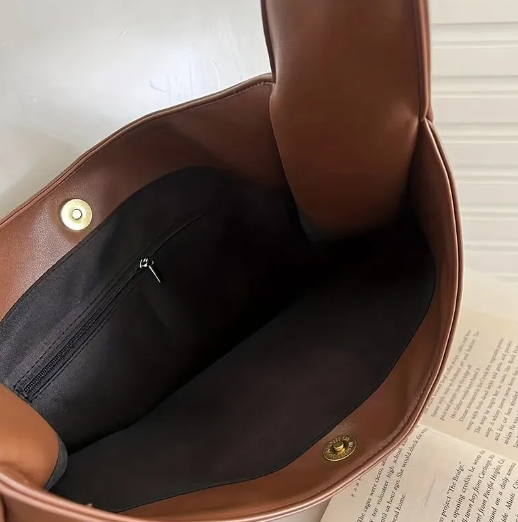 Elegant Leather Handbag with Adjustable Shoulder Strap | Timeless Design for Effortless Style