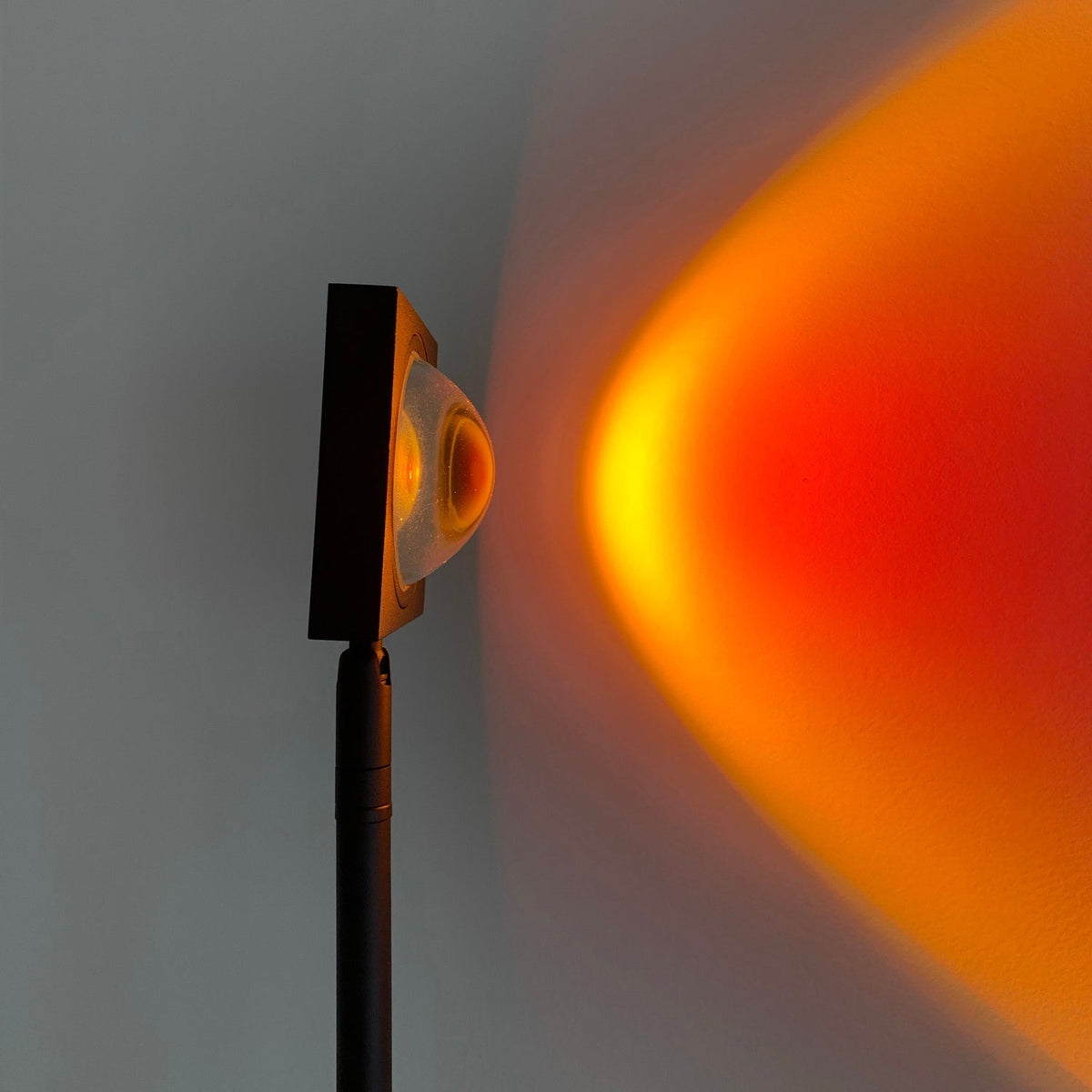 Sunset Red Halo Circle Floor Lamp with Adjustable Color Temperature for Living Room & Studio Ambiance | Modern Minimalist Gradient Light