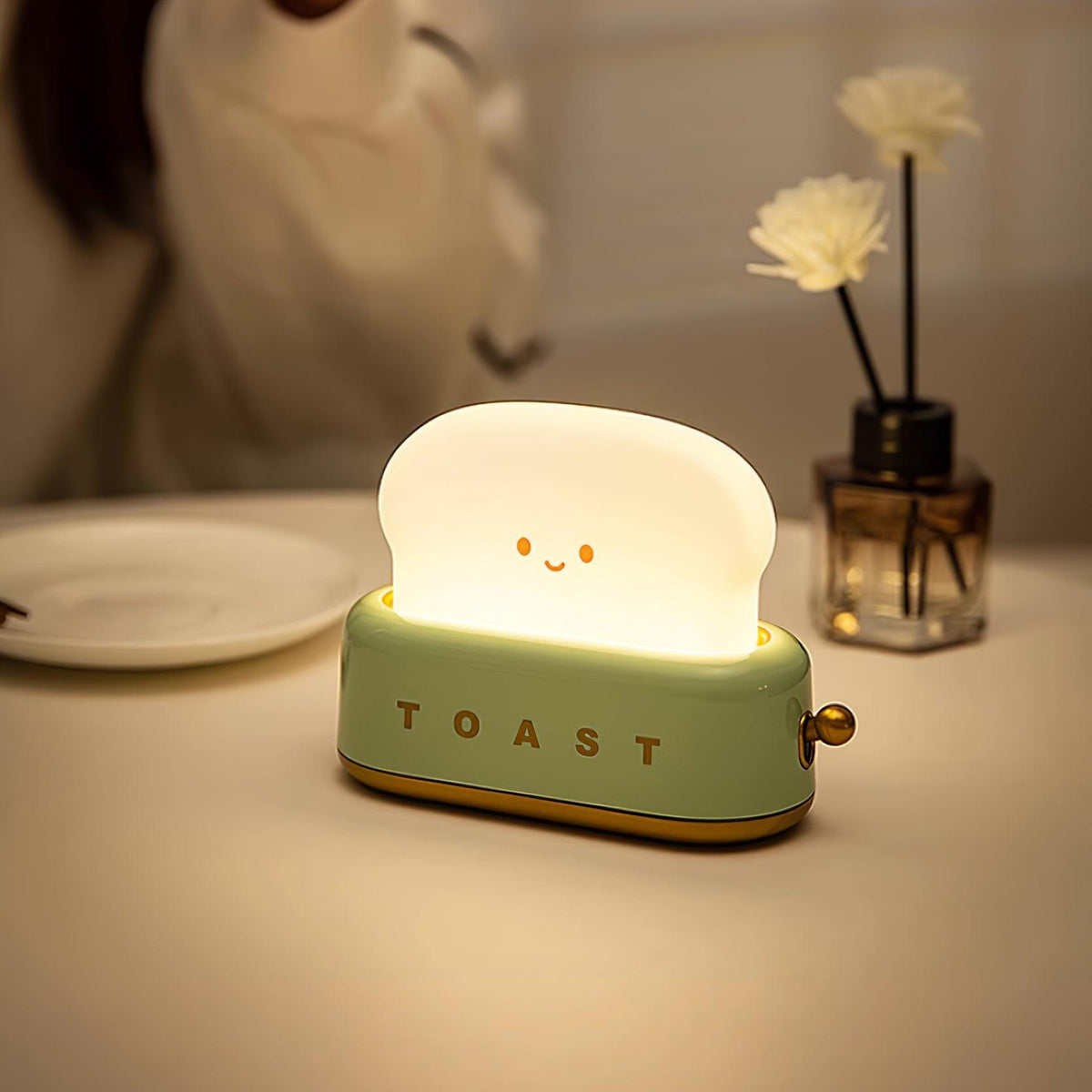 USB-Powered Toaster-Shaped LED Accent Light with Dimmer – 5.3 in Retro Desktop Lamp for Bedroom Nightstand Desk Office Dorm – Warm White Glo