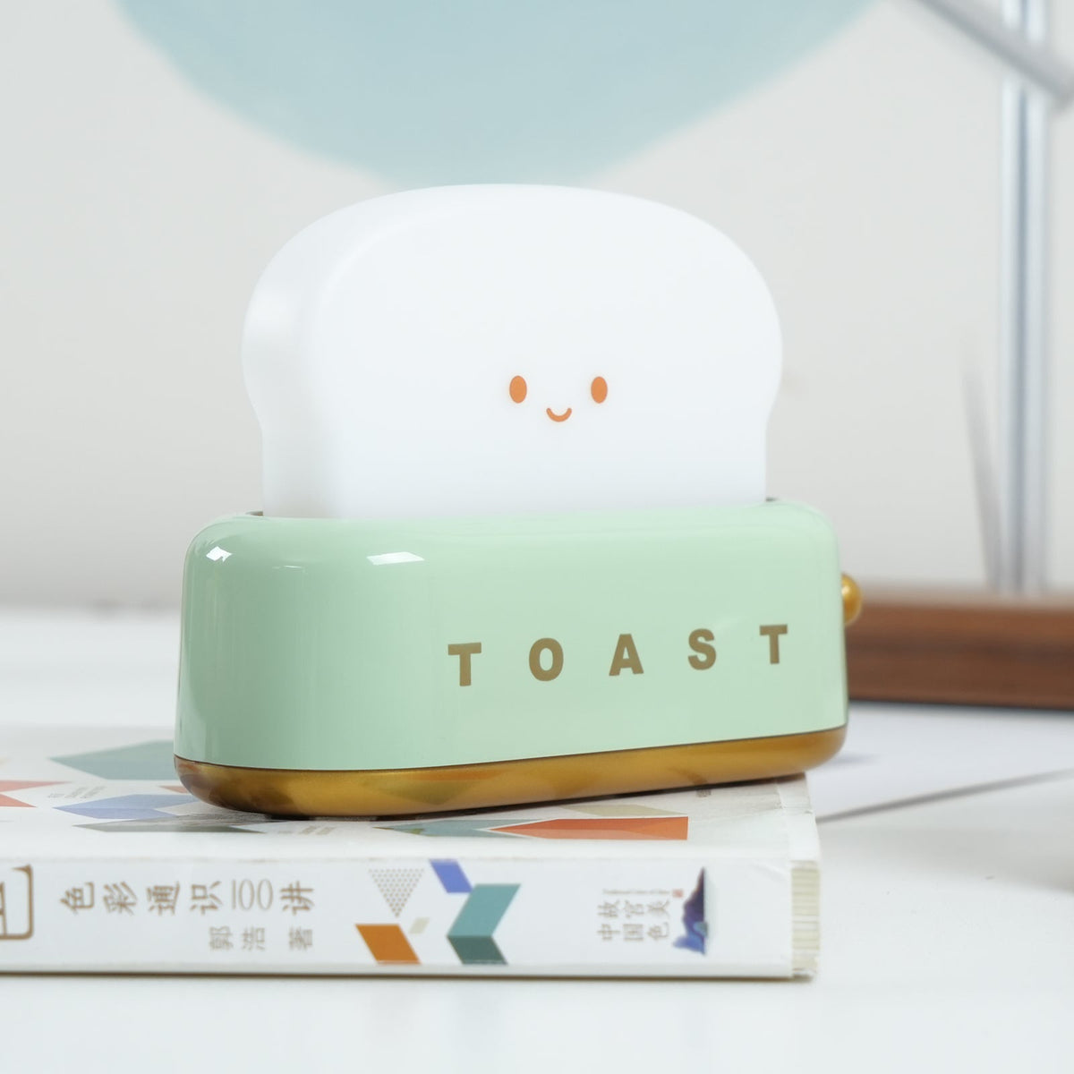 USB-Powered Toaster-Shaped LED Accent Light with Dimmer – 5.3 in Retro Desktop Lamp for Bedroom Nightstand Desk Office Dorm – Warm White Glo