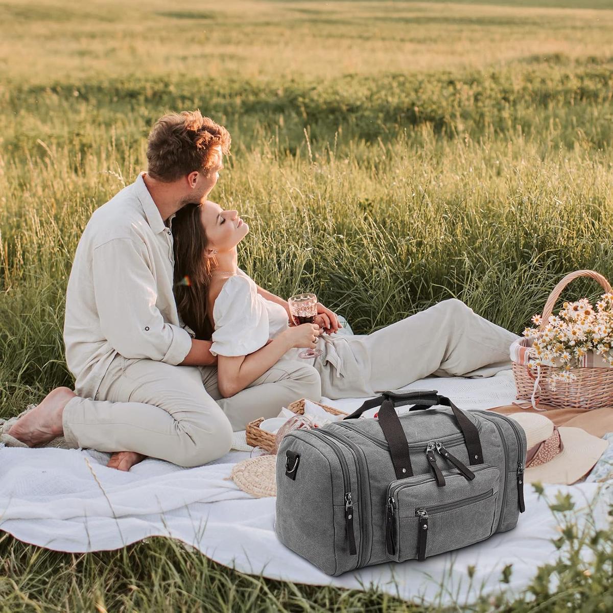TravelMate | Expandable Duffle Bag with Adjustable Capacity for Versatile Travel