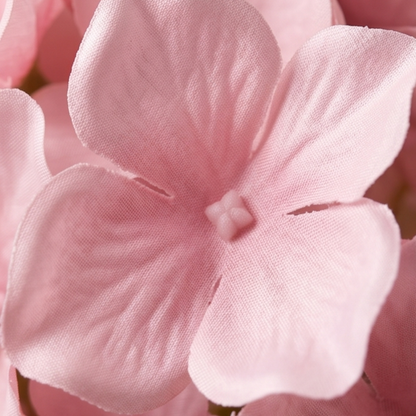 FLORAVIA – Decorative Flowers for Elegant Living Spaces