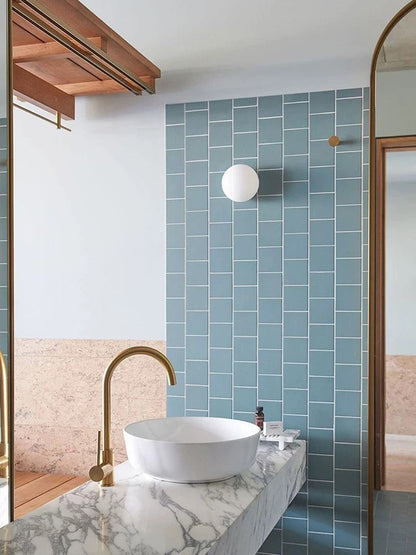 Warm White Light Globe Lamp for Wall Mounting