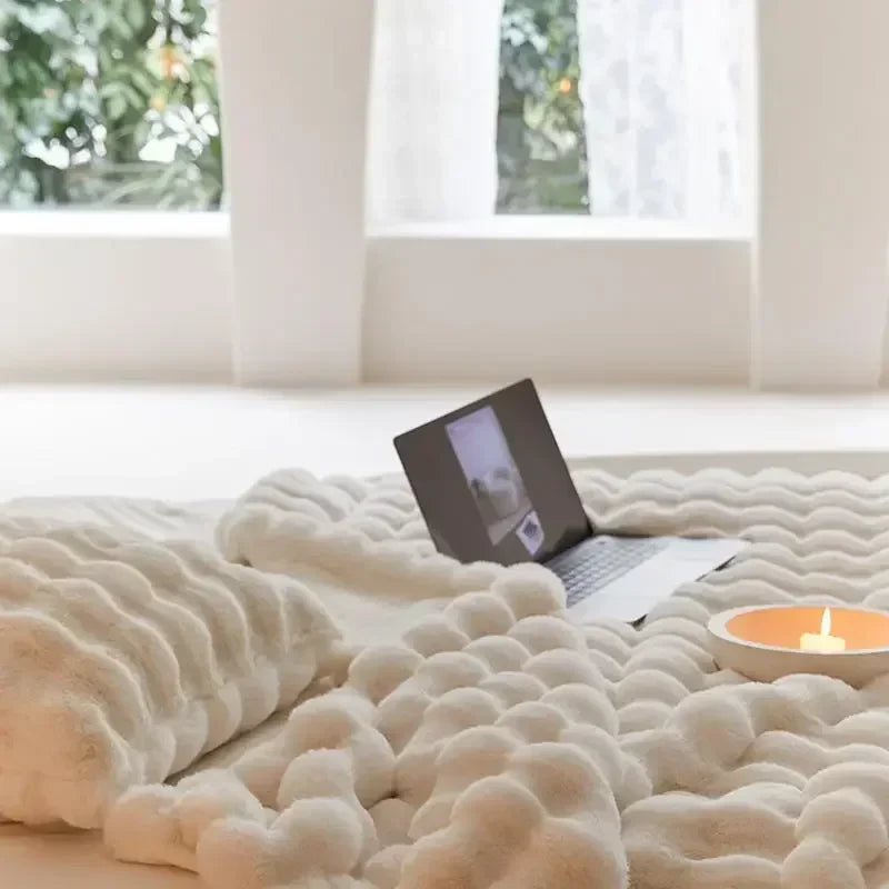 Ultra-Soft Plush Fleece Throw Blanket for Couch, Bed & Year-Round Comfort – Cozy Oversized Luxury Blanket for Living Room & Bedroom