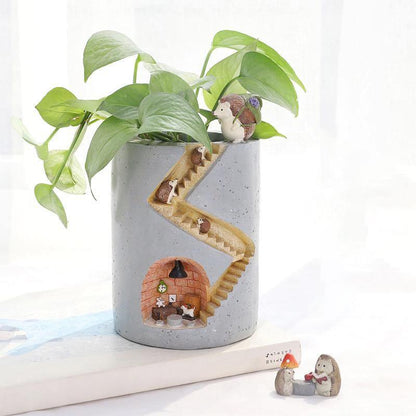 Pet Confidential Residence Planter Pot
