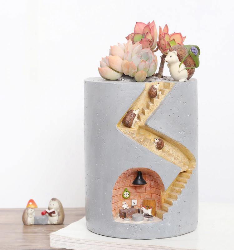 Pet Confidential Residence Planter Pot