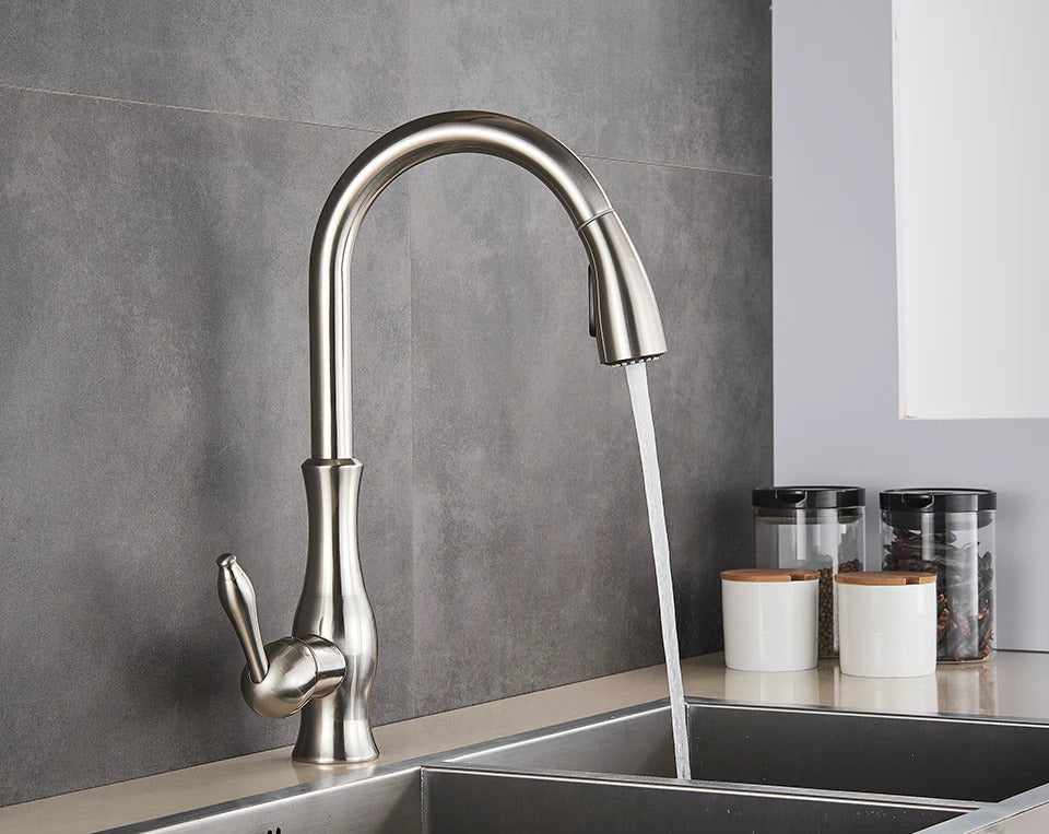 Single-Handle Brass Sink Mixer with Retractable Spray Hose for Kitchen – 17.7 in Height, 360° Swivel Spout, Easy-Install Single-Hole Mount,