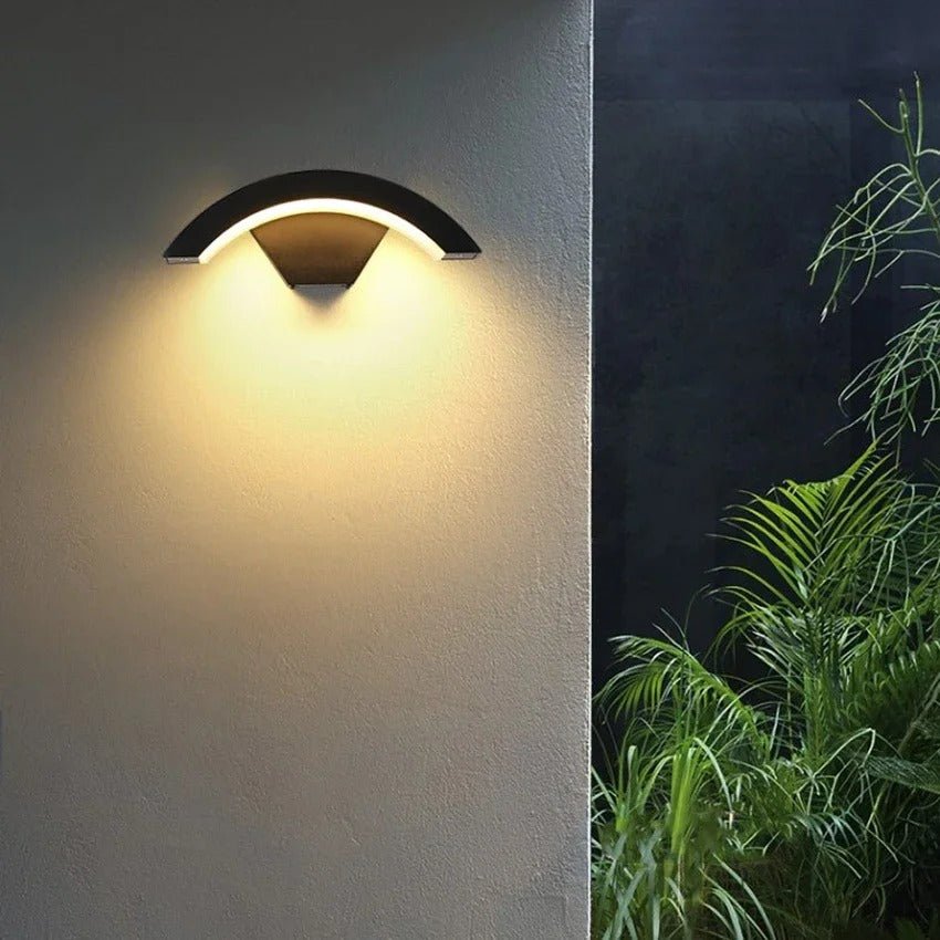 Outdoor Motion Sensor Wall Sconce – Weatherproof LED Security Light with Curved Aluminum Design for Patio, Entryway & Garden Path Lighting