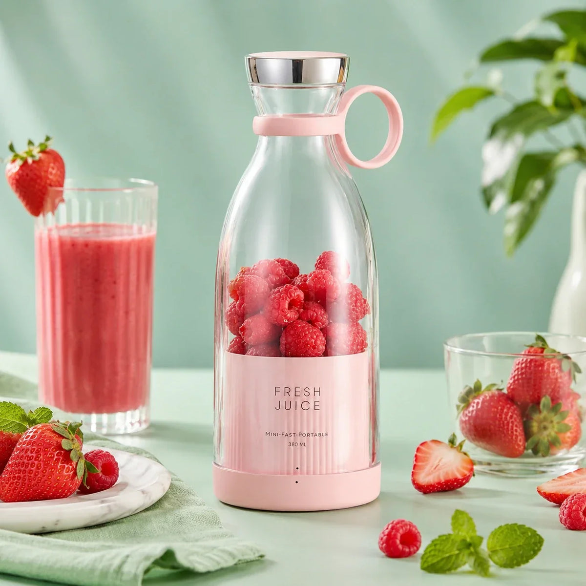Portable USB Rechargeable Juicing Cup Personal Blender for Smoothies Shakes Fresh Fruit Drinks On-the-Go Mini Blender