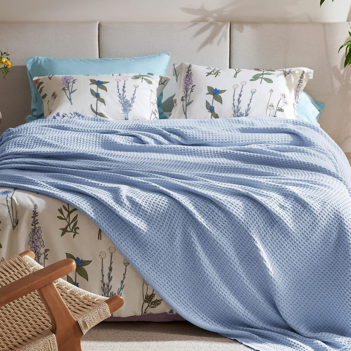Cotton Throw Blanket for Bed, Waffle Weave Queen Size Blanket for All Seasons, Soft Breathable Cotton Blanket for Couch