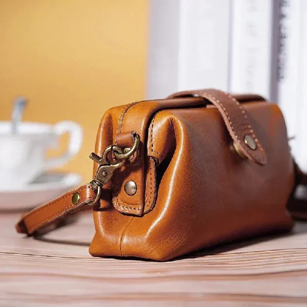 Vintage-Inspired Leather Crossbody Purse for Women – Classic Handbag with Adjustable Strap for Daily Use, Travel, Shopping & Casual Outfits