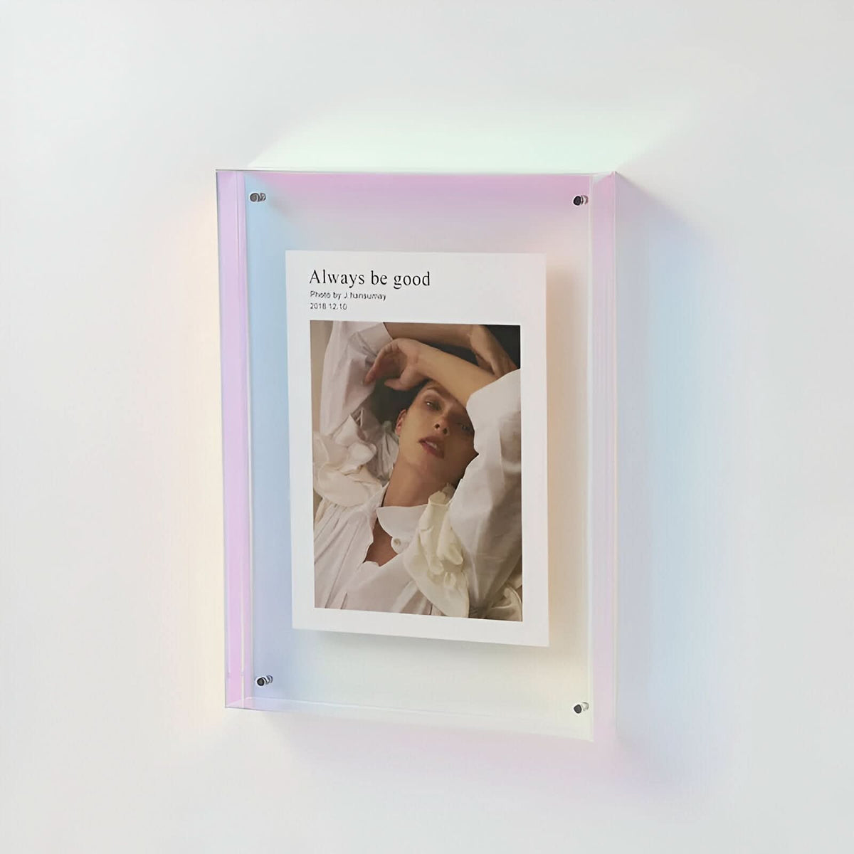 LUCIDNEST – Transparent Frame for Minimalist Memory Styling