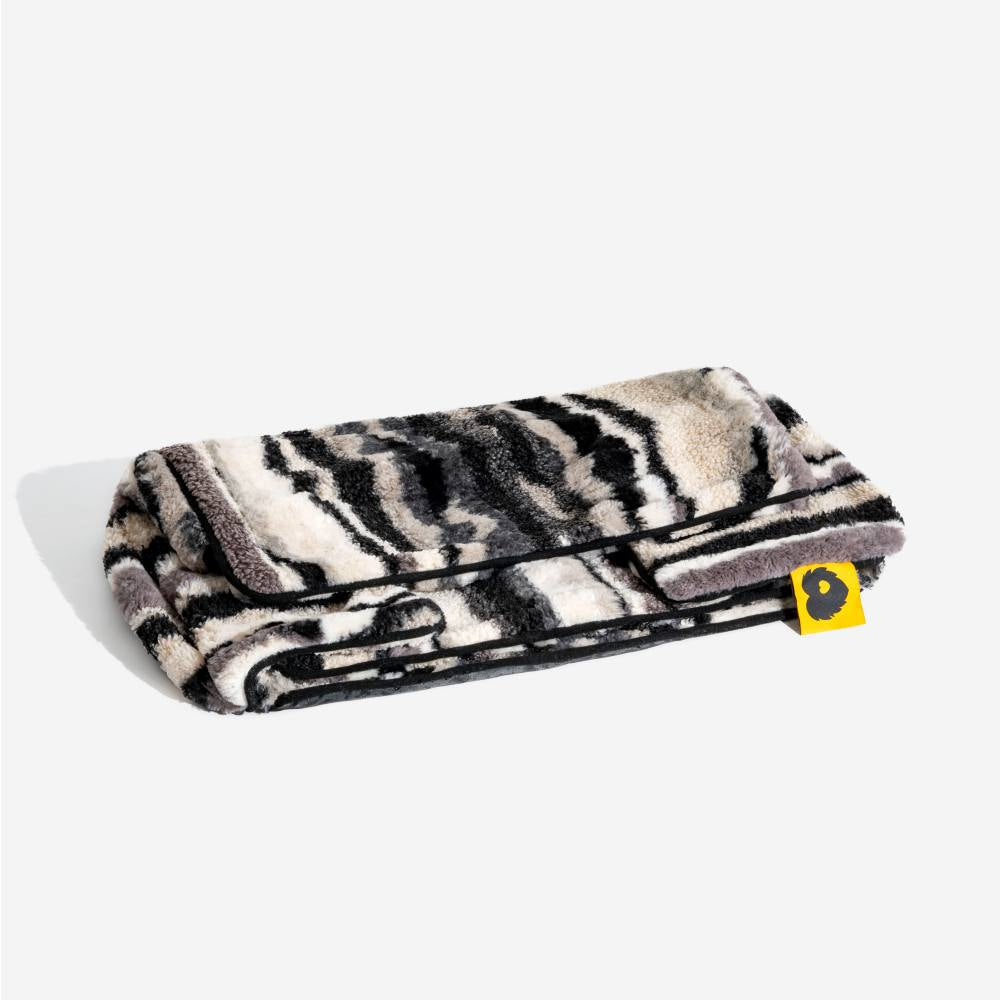 Plush Pet Couch with Washable Cover - Dual-Layer Cushioned Lounger for Dogs & Cats - Striped Fleece Nap Spot