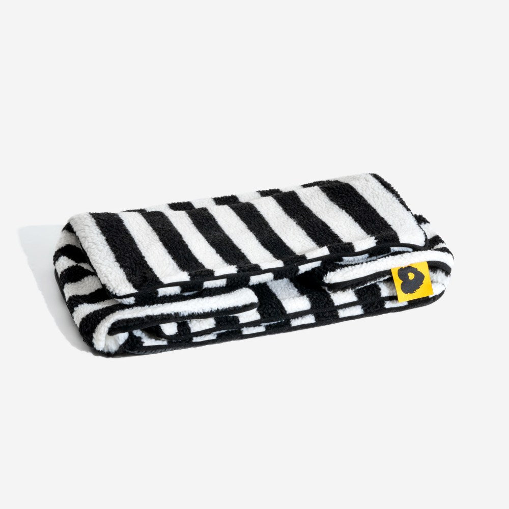 Plush Pet Couch with Washable Cover - Dual-Layer Cushioned Lounger for Dogs & Cats - Striped Fleece Nap Spot