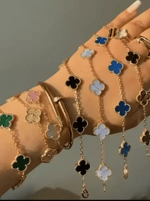 Nature's Charm | Clover Bracelet with Adjustable Chain | Elegant Accessory for Timeless Style
