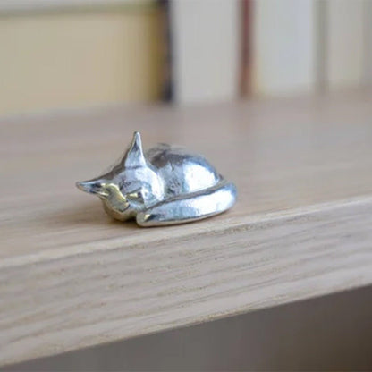 Metal Canine Figurine Silver Glossy Finish Shelf Accent Home Décor Minimalist Interior Piece Bookcase Display Ornament Animal Sculpture Cont