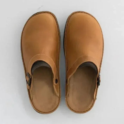 Leather-Effect Slip-On Clogs for Men & Women – Cushioned Footbed, Lightweight Design, Casual Everyday Shoes for Indoor & Outdoor Wear