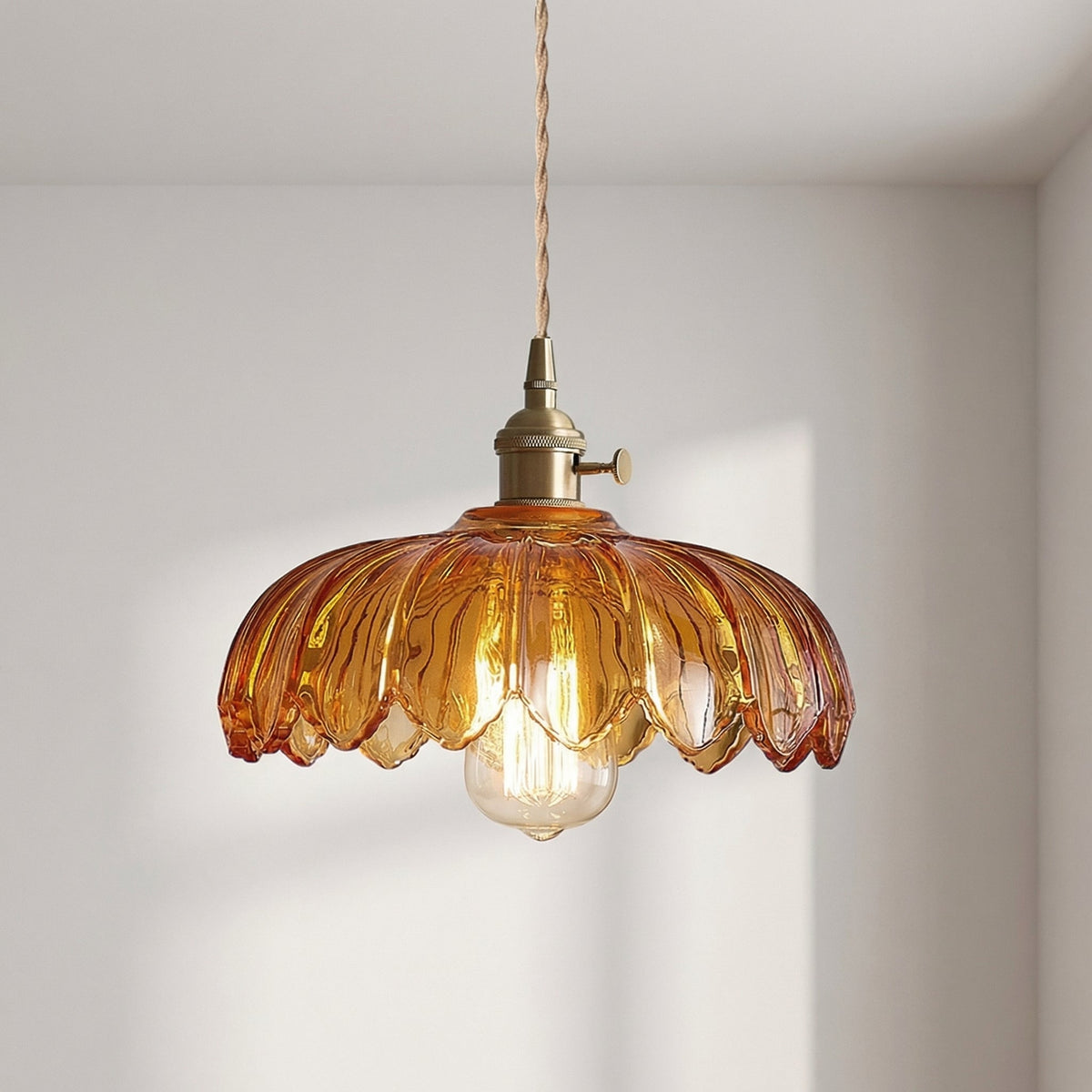 Sculptural Glass Pendant Light – Vintage-Inspired Flower Shade – Adjustable E27 Socket for Kitchen, Dining Room & Bar