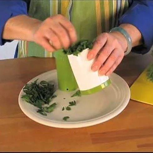 Herb Mill – Manual Fresh Herb Grinder with Stainless Steel Blades