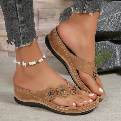 Comfortable Walking Sandals for Women with Adjustable Buckle and Grip Sole