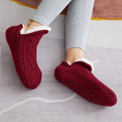 Fleece-Lined Gripper Socks with Silicone Traction for Women & Men – Cozy House Slippers for Cold Floors, Hospital, Yoga & Everyday Wear