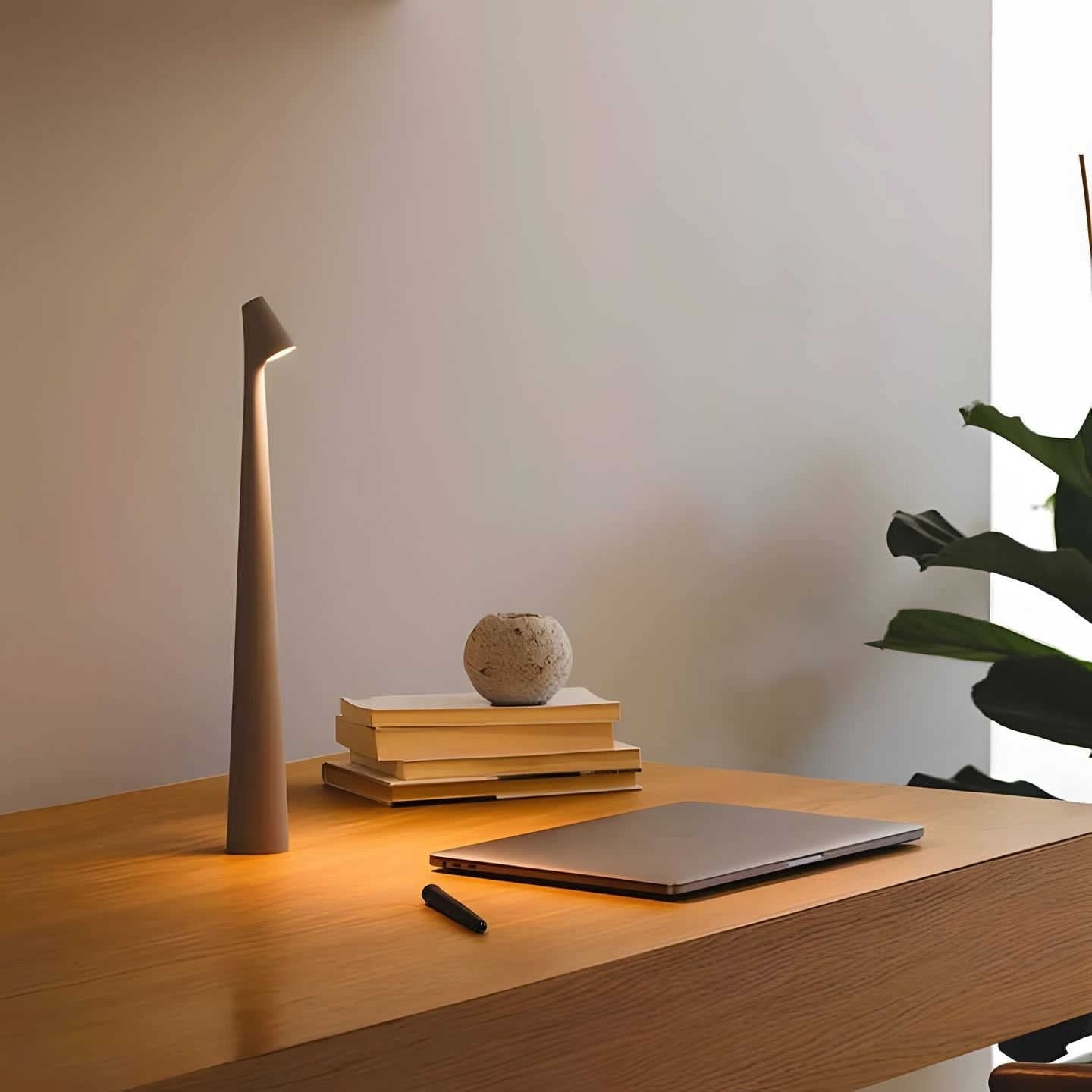 Portable Metal Office Lamp with Adjustable Brightness and USB Port - Ortekor
