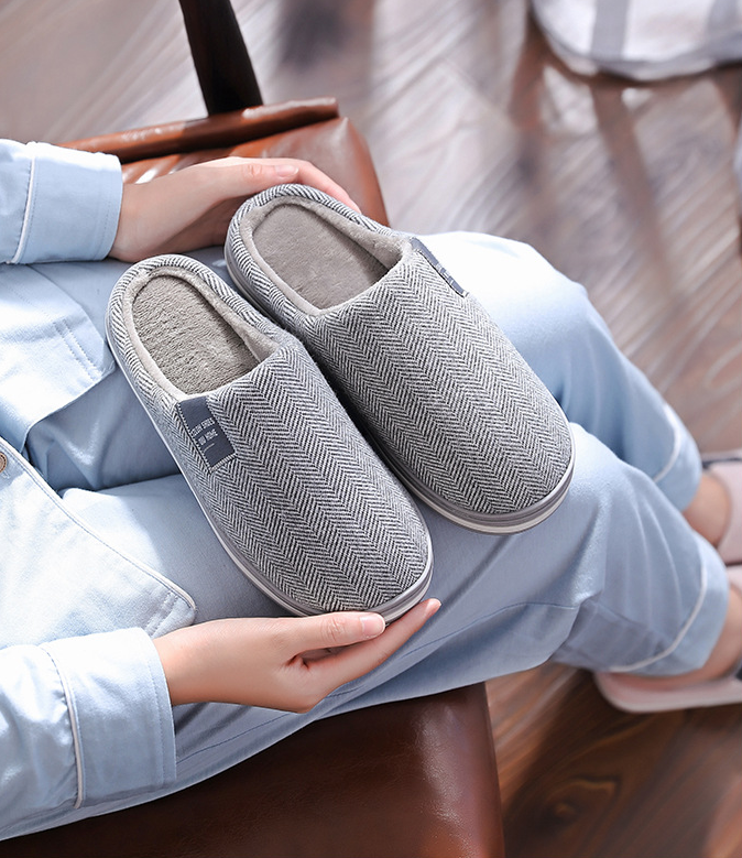 Men's Memory Foam Slippers with Non-Slip Sole – Warm Plush Indoor House Shoes for Winter, Slip-On Cushioned Moccasin Style
