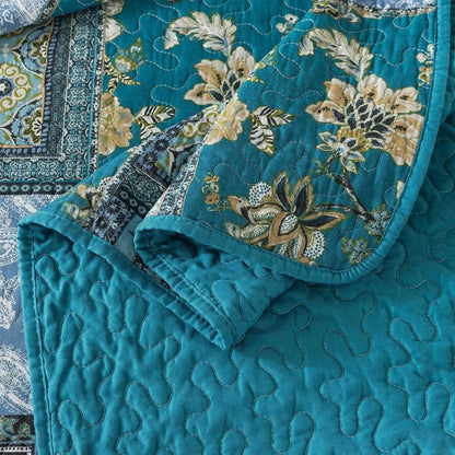 Reversible Floral Patchwork Quilt Set with Shams – Blue & White Quilted Bedspread – Queen & King – Lightweight All-Season Coverlet