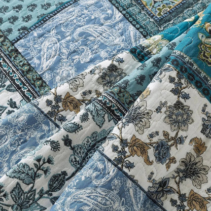 Reversible Floral Patchwork Quilt Set with Shams – Blue & White Quilted Bedspread – Queen & King – Lightweight All-Season Coverlet