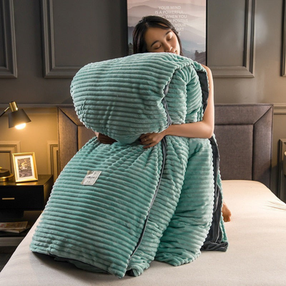 Reversible Fleece Comforter Set with Matching Pillowcase | Ultra-Soft Double-Layer Bedding for Cold Nights | Cozy Winter Duvet