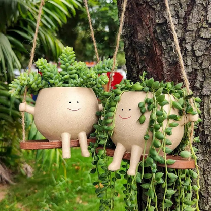 Swinging Plant Holder with Cheerful Face – Weather-Resistant Resin Planter for Indoor & Outdoor Use