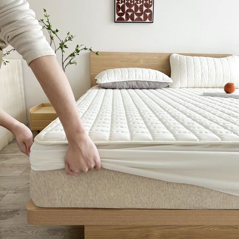 Breathable Mattress Protector Cover – Waterproof, Hypoallergenic, Soft Fitted Sheet for Twin, Full, Queen & King Beds