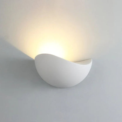 Half-Moon Aluminum LED Sconce – 5W Low-Profile Fixture for Bedroom, Hallway & Porch – IP65 Weatherproof Wall Lighting 3000K-5000K