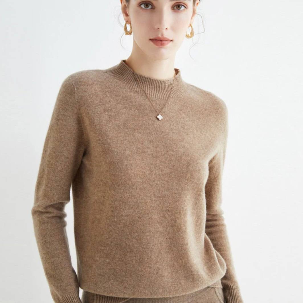 Soft Women's Crew Neck Cashmere Sweater