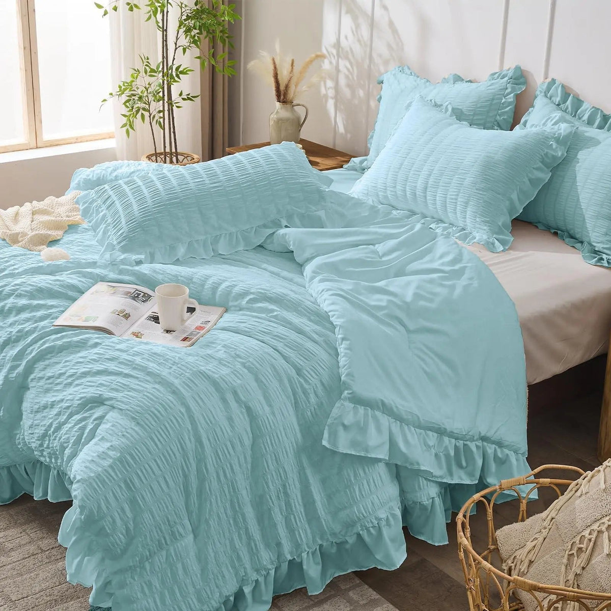 Textured Seersucker Duvet Cover Set with Lace Trim | 3-Piece Wrinkle-Free Bedding with Pillowcases | Lightweight Breathable Comforter