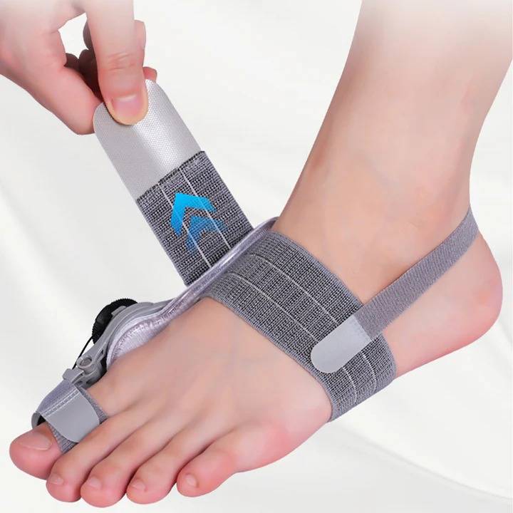 Adjustable Toe Straightener with Hinge System for Hallux Valgus Relief & Foot Alignment – Silicone Spacer for Day & Night Support