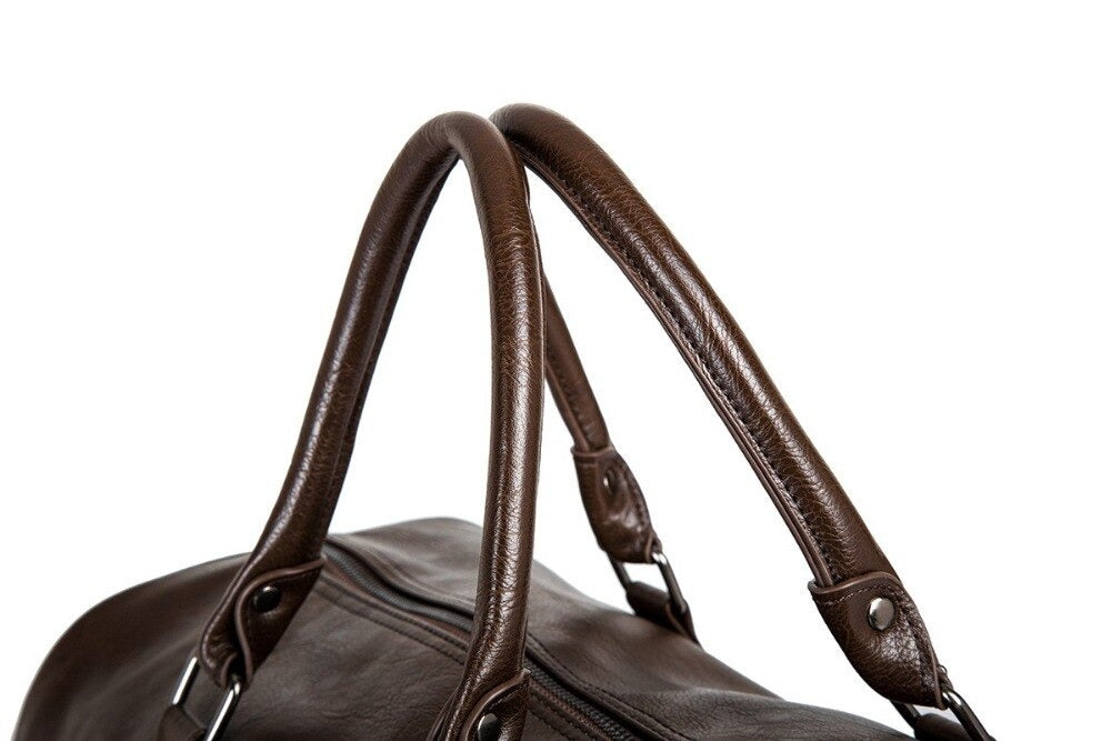 Weekender Overnight Bag in Vegan Leather – Roomy Interior with Shoulder Strap & Padded Grips for Airport Travel