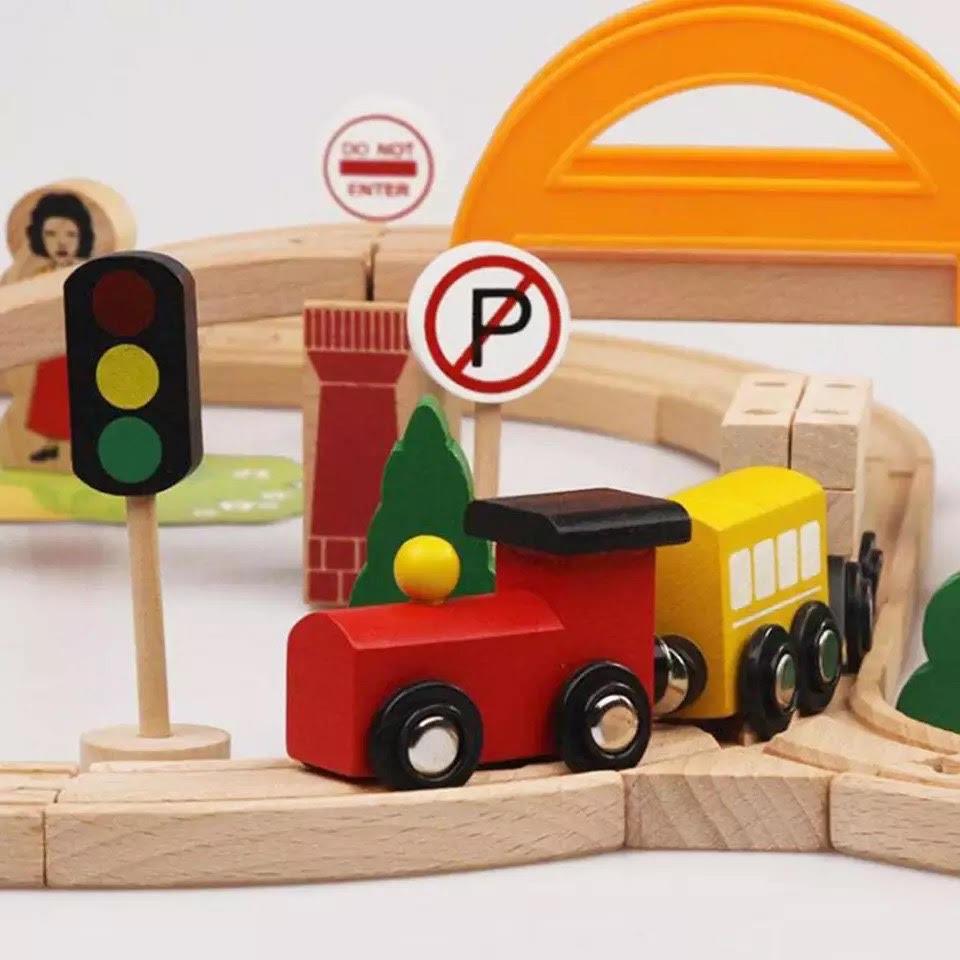 78-Piece Wooden Train Set with Tracks & Town Accessories for Kids | Storage Box Included | Pretend Play Railway Kit for Toddlers Ages 3+
