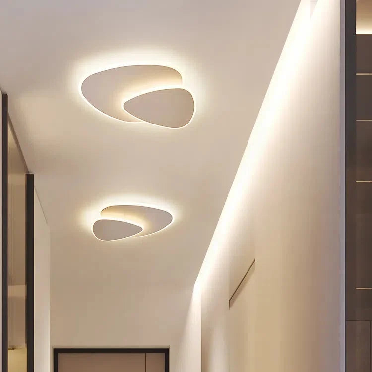 Sculptural LED Flush Mount Light Fixture 16-20 in Layered Acrylic White for Bedroom Hallway Contemporary Overhead Lighting Home Interior Dec